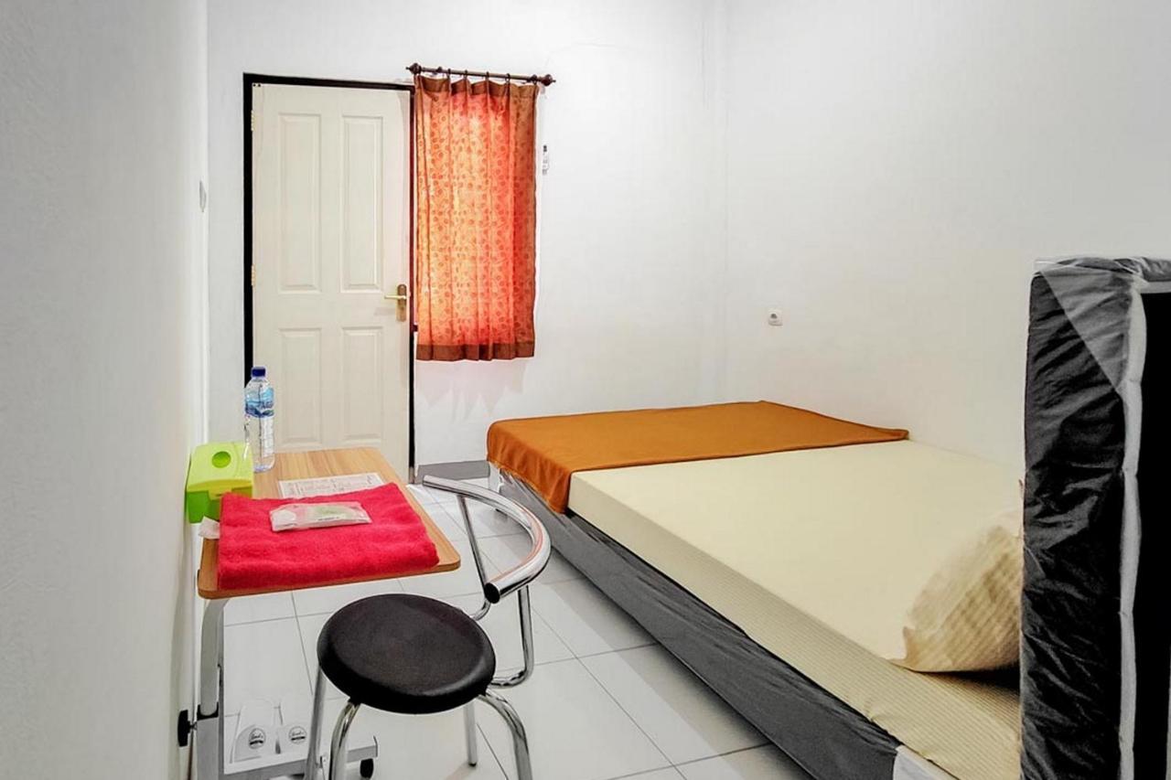 Shekinah Homestay & Cafe Waikabubak Mitra Reddoorz Bagian luar foto