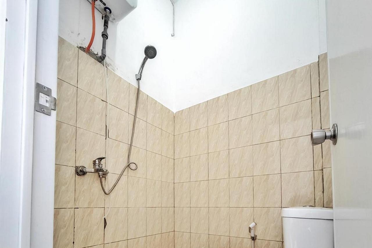 Shekinah Homestay & Cafe Waikabubak Mitra Reddoorz Bagian luar foto